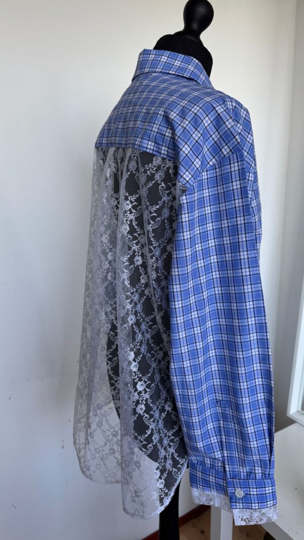 Blouse with lace details - Image 4